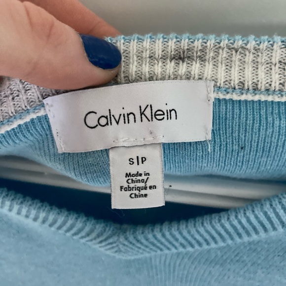 Calvin Klein Light Weight Sweater - Picture 2 of 2